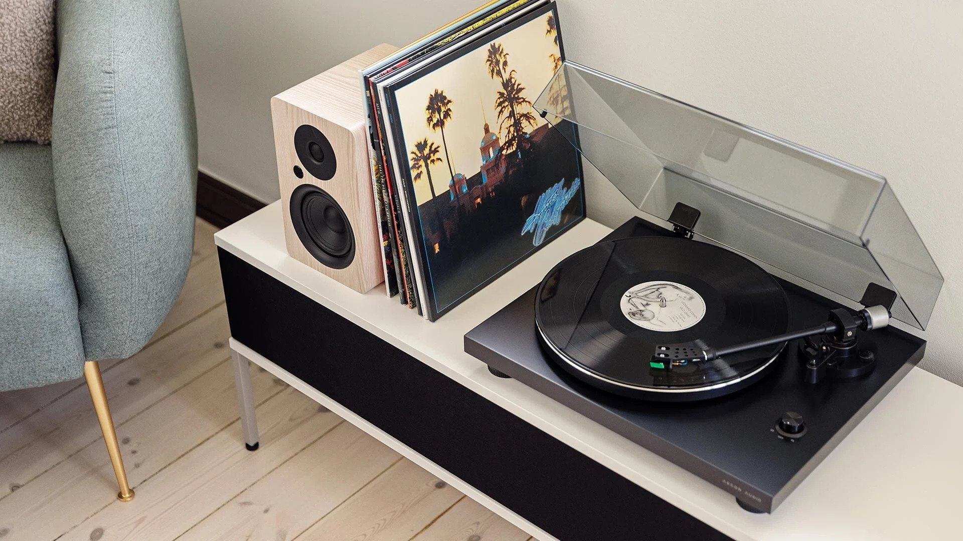 Turntable with records